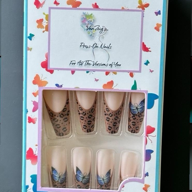 Press On Nails “Wild Flutter Nails"