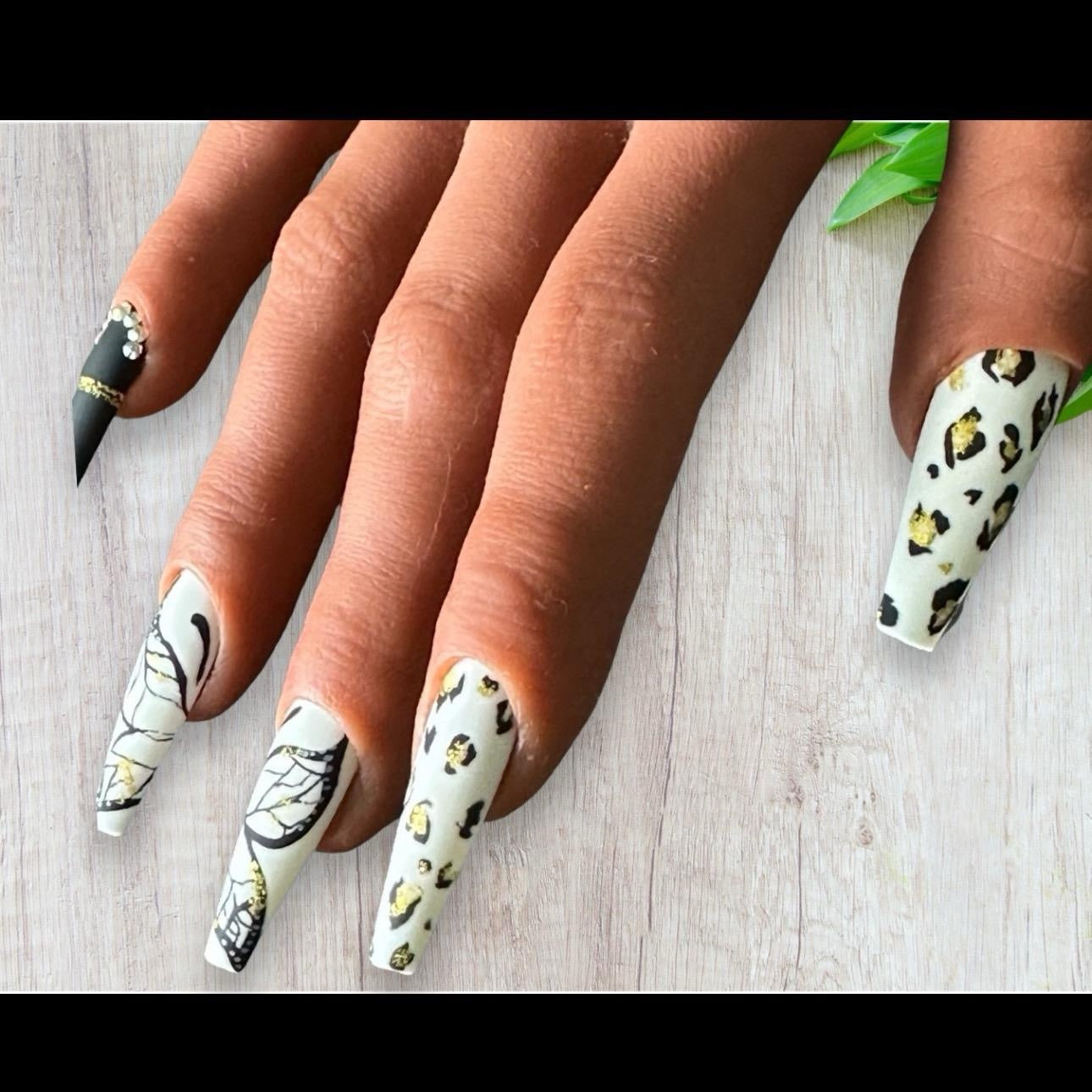 Press On Nails “Gilded Safari Glam”